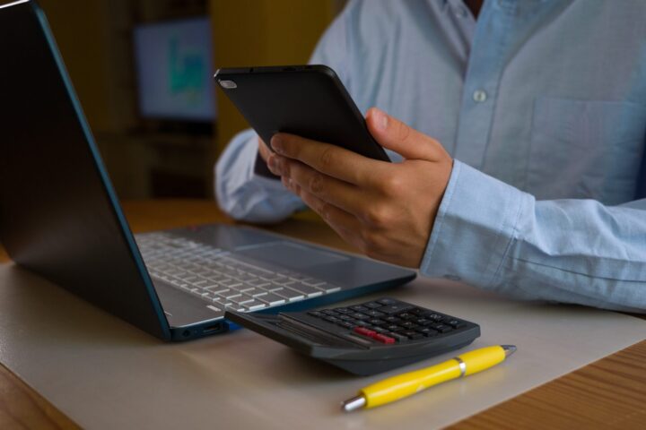 Worker digital downtime - using phone in office