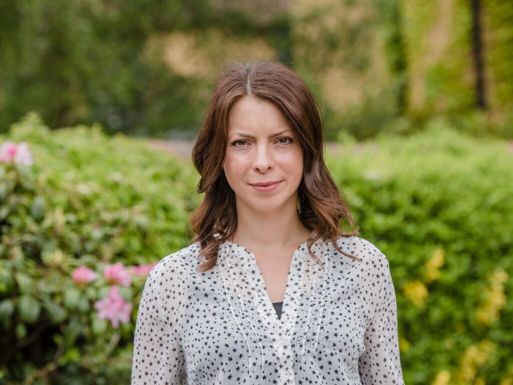Dr Lisa Williams