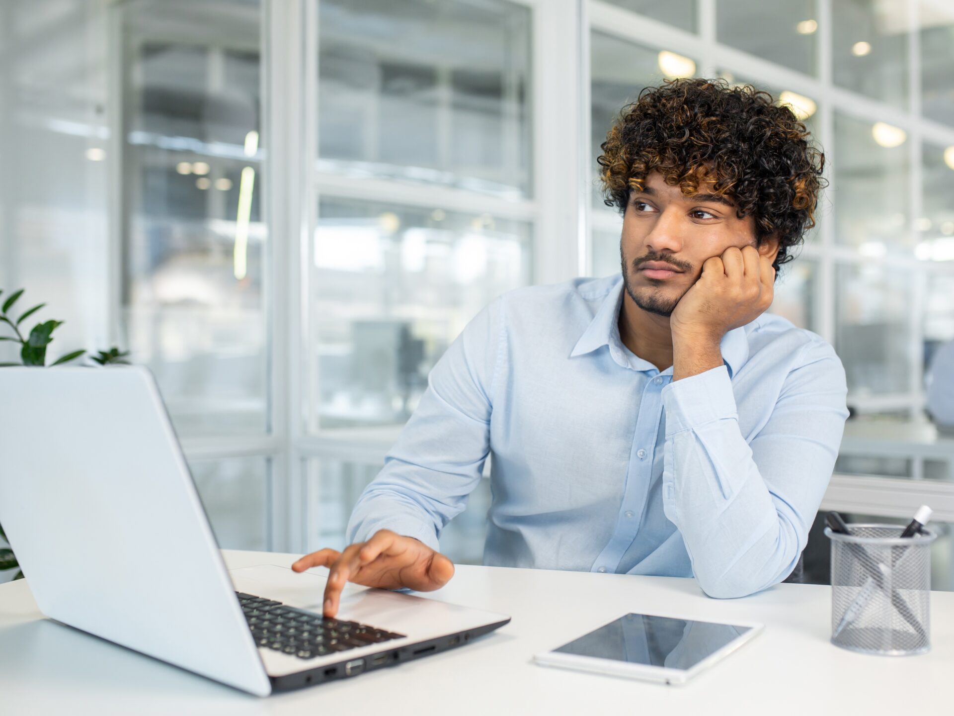 disengaged bored worker