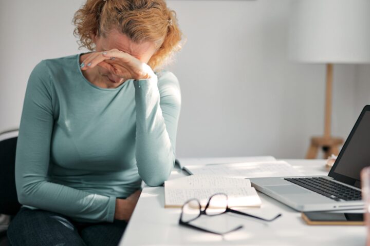 Women with period pain at work